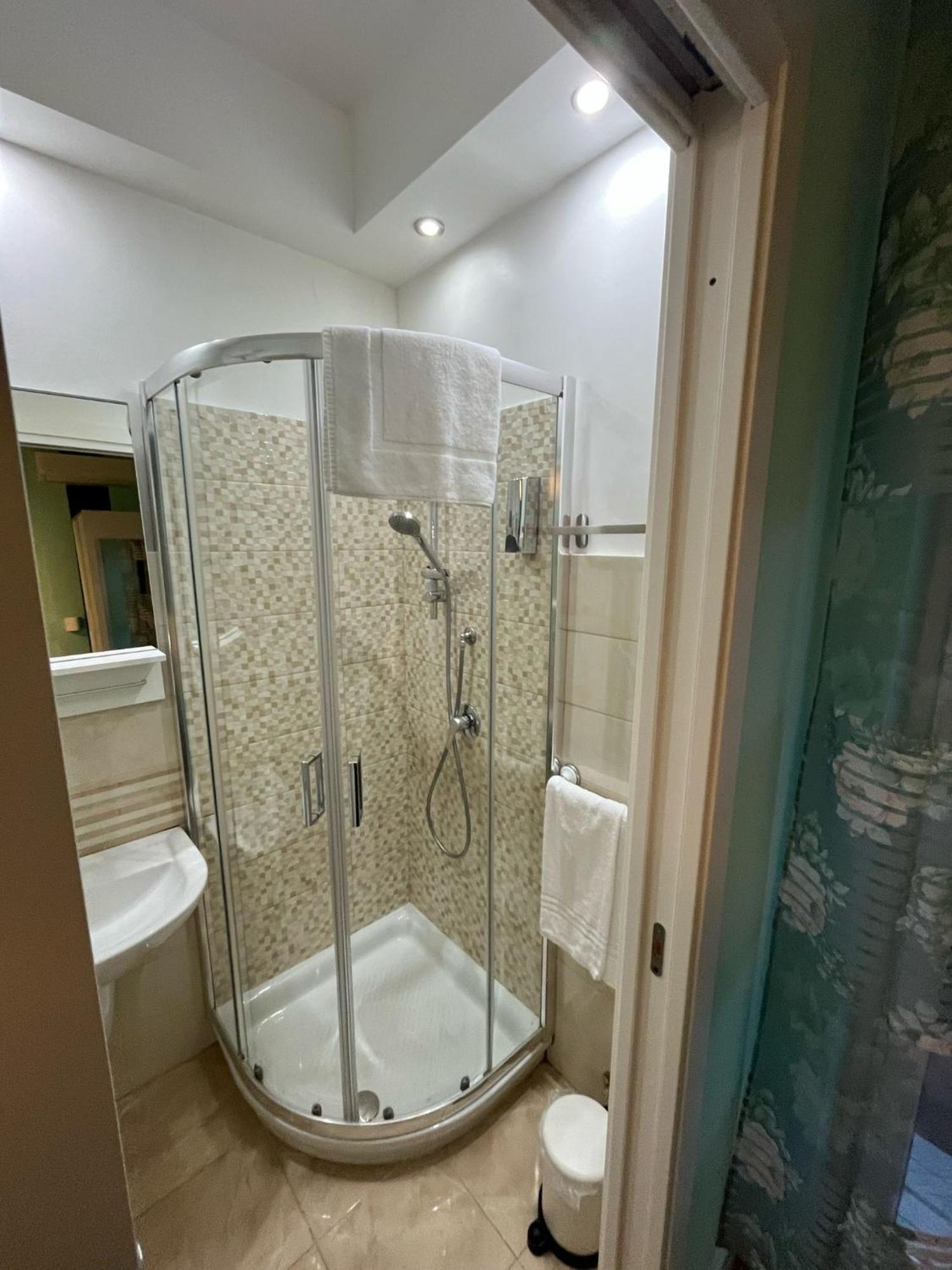 F.Rooms Napoli מראה חיצוני תמונה
