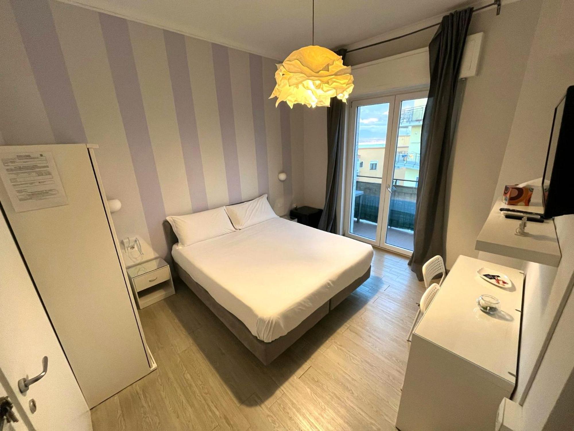 F.Rooms Napoli מראה חיצוני תמונה