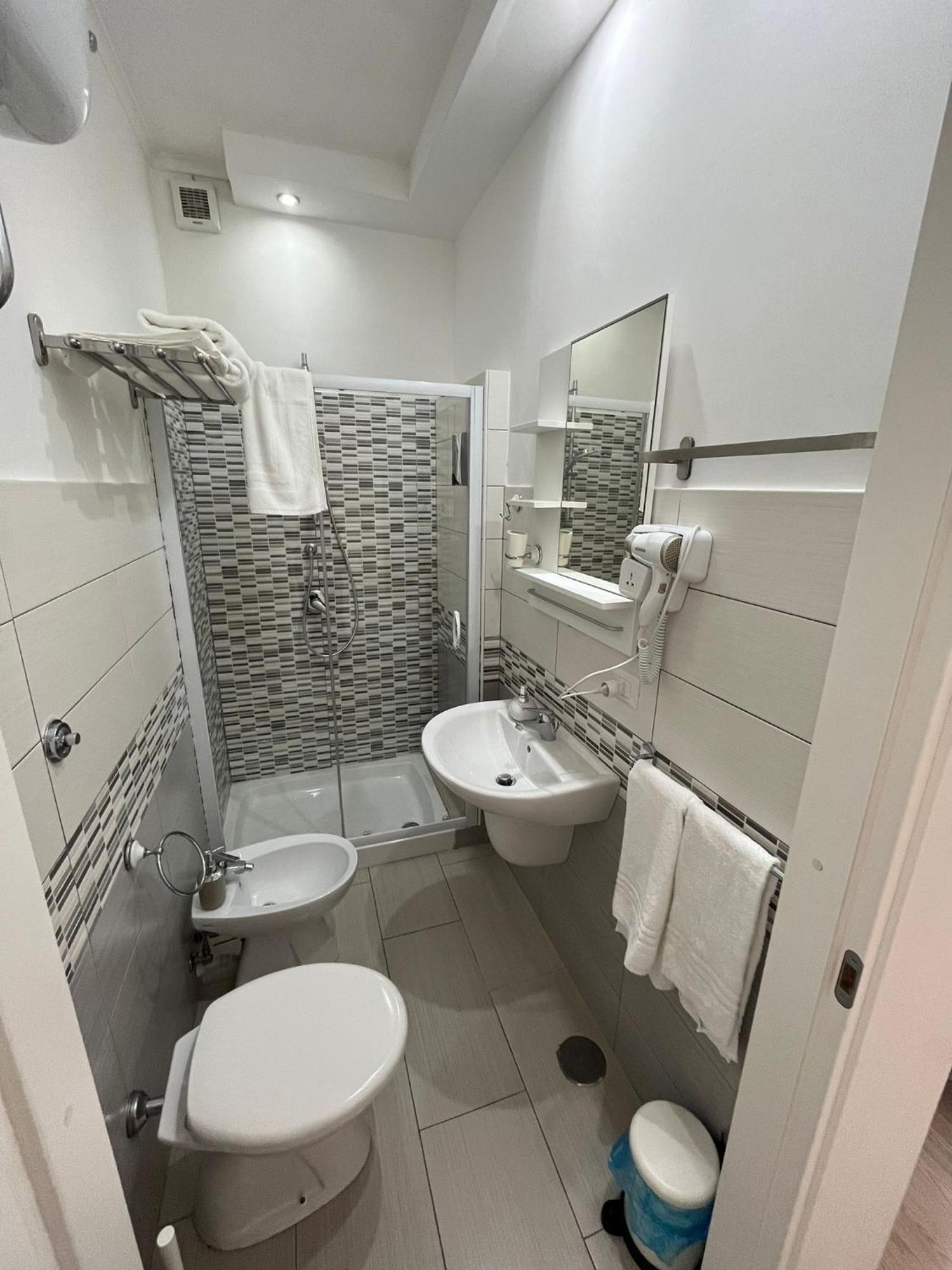 F.Rooms Napoli מראה חיצוני תמונה